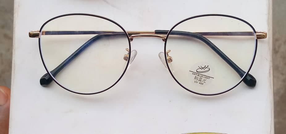 Eyewear Dark Frame, Transparent Lens